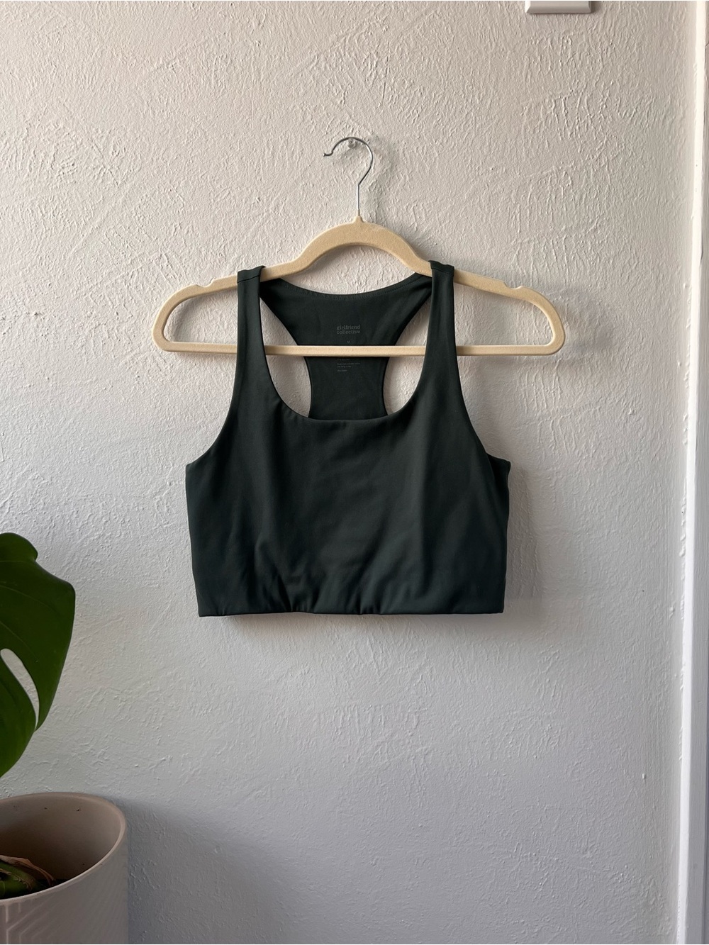 girlfriend collective Paloma Racerback Sports Bra - Medium Moss/Forest Green